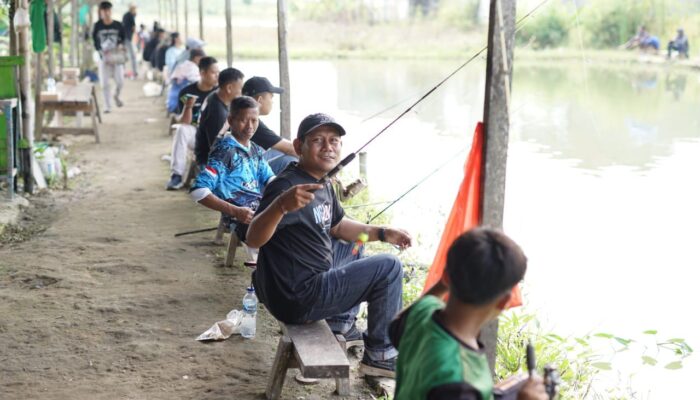 Wartawan, Aktivis, dan Pejabat Bojonegoro Kompak Mancing Bareng