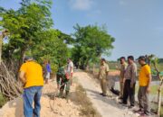 TNI Bantu Warga Bangun Infrastruktur Pertanian di Lamongan