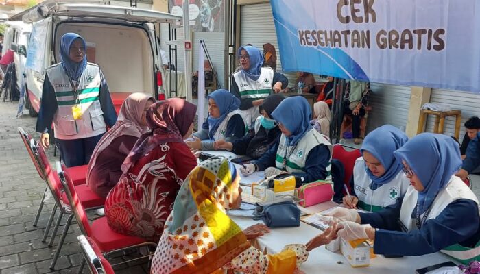 Warga Antusias Cek Kesehatan Gratis Ramai Disambut di Temayang