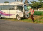 Duel Motor Tanpa Plat vs Elf, Kecelakaan Mengerikan di Jalan Balen-Sugihwaras Bojonegoro