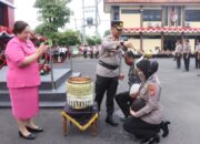 37 Polisi Bojonegoro Berprestasi Diganjar Penghargaan, 7 Dilepas Purna Tugas