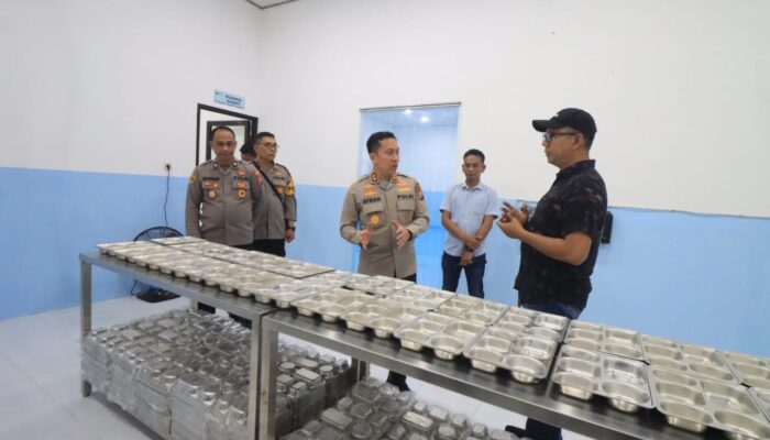 SPPG Bojonegoro Jadi Sorotan, Kapolres Tinjau dan Puji Perannya