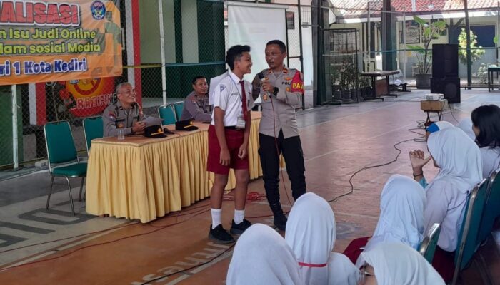 angan Asal Klik, Polres Kediri Kota Edukasi Bahaya Medsos dan Judol ke Generasi Z