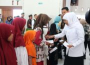 Gubernur Jatim Bagi-Bagi Bansos dan Luncurkan Masjid Baru di Bojonegoro