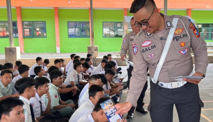 Operasi Patuh Semeru 2025, Ratusan Pelajar Kediri Disulap Jadi Agen Tertib Lalu Lintas