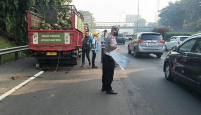 Kecelakaan di Tol JORR: Truk Elpiji Nyangkut di Tronton Sopir Tewas di Tempat