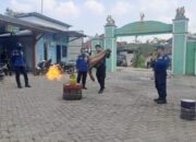 Satgas TMMD dan Damkar Bekali Warga Desa Soko Bojonegoro Ilmu Penanganan Kebakaran