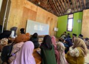 Mahasiswa KKN Unugiri Tanamkan Nilai Kehidupan Lewat Nonton Film Bareng di TPQ