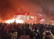 Api Lumat Grahadi Surabaya, Aparat Kalah Jumlah Mundur dari Lokasi