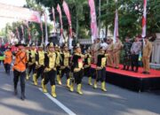 Ribuan Pelajar SD/MI Ramaikan Gerak Jalan Kemerdekaan di Lamongan