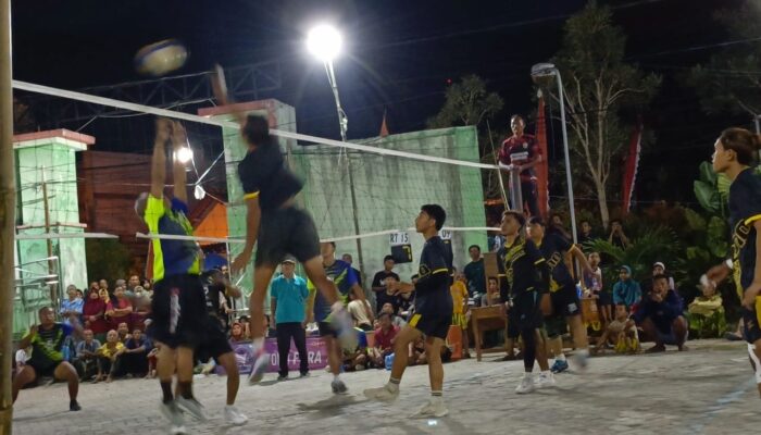 Laga Voli Antar RT Dusun Jambean Kedungadem Berakhir Menegangkan