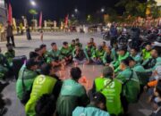 Ratusan Ojol Bojonegoro Gelar Doa untuk Affan dan Tuntut Potongan Tarif Diturunkan