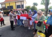 Semarak HUT RI, Polres Bojonegoro Pasang Bendera di Kendaraan Pengguna Jalan