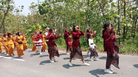 Pawai Budaya hingga Parade Hadroh Ramaikan HUT RI ke-80 di Desa Kesongo Bojonegoro
