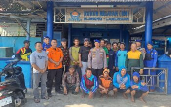 Kapal Nelayan Hantam Tongkang di Perairan Paciran Lamongan, Semua ABK Selamat