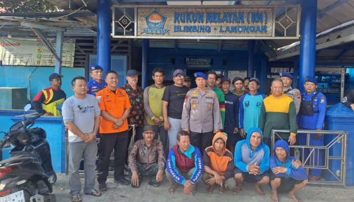 Kapal Nelayan Hantam Tongkang di Perairan Paciran Lamongan, Semua ABK Selamat