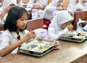 Ayam Goreng Kremes Jadi Favorit, Program MBG di SDN Kadipaten 1 Bojonegoro Tuai Pujian
