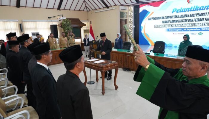 Bupati Bojonegoro Lakukan Mutasi, 4 Kepala Dinas dan 8 Pejabat Administrator Resmi Dilantik