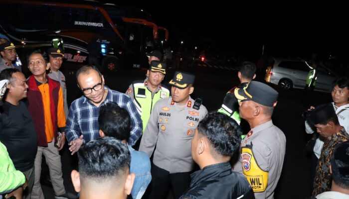 Tak Mau Ada Korban Lagi, Warga Balun Lamongan Aksi Blokade, Kapolres Turun ke Lokasi