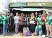 Ojol Senyum Lega, Pemkab Bojonegoro Serahkan Bantuan Kompresor dan Tambal Ban