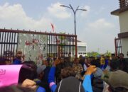 Aksi Mahasiswa Bojonegoro Disambut Ketua dan Anggota DPRD, Begini Respon Abdulloh Umar