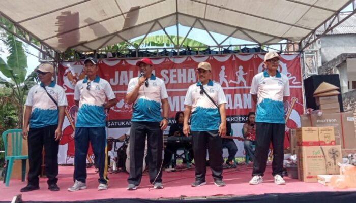 Ratusan Warga Ramaikan Jalan Sehat HUT RI ke-80 di Desa Babat Kedungadem