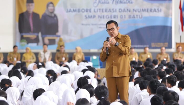 Walkot Blusukan ke SMPN 1 Batu, Janjikan Evaluasi Program Makan Bergizi Gratis