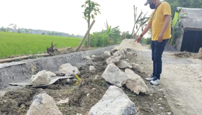 Proyek TPT Desa Supenuh Lamongan Beraroma Politik, Bangunan Rapuh Jadi Sorotan