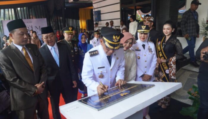 Dari Fosil Gajah hingga Prasasti Adan-Adan, Semua Ada di Museum Rajekwesi Bojonegoro