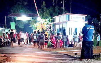 Kecerobohan Fatal, Penjaga Perlintasan KA Wire Lalai, Satu Keluarga Hampir Jadi Korban