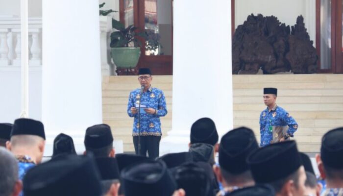 Pemuda Nyanyikan Sumpah Pemuda di Halaman Gedung Putih Bojonegoro