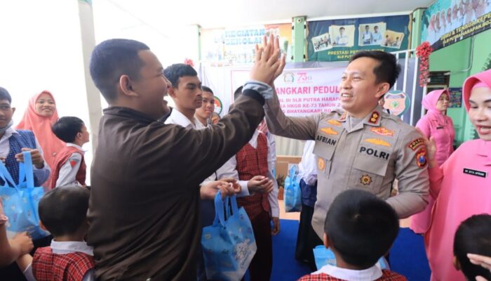 Bhayangkari Bojonegoro Hadirkan Keceriaan di Sekolah Luar Biasa Putra Harapan