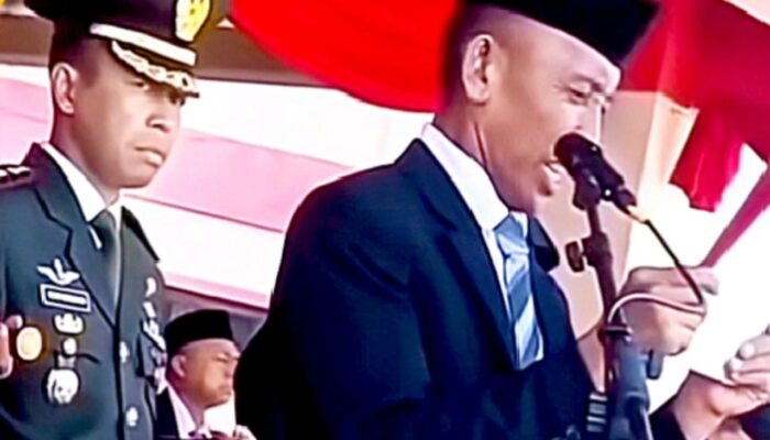 Pejabat Kok Begini, Wakil Ketua DPRD Pasangkayu Cengengesan Saat Baca Teks UUD 45