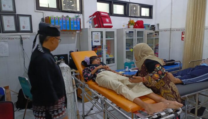 Puluhan Siswa SMAN 1 Kedungadem Keracunan Program Makan Bergizi Gratis