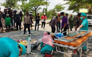 Kecelakaan Maut, Sepeda Motor Pasutri Dilindas Truk Tronton di Pucuk Lamongan