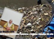 DLH Jatim dan TNI AL Bersihkan Kali Surabaya, Gubernur Khofifah Juga Ikut