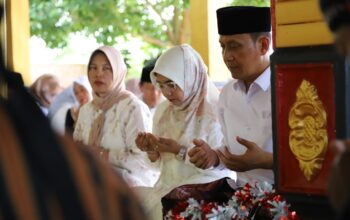 Semarak HJB ke-348: Bupati Bojonegoro Ziarah Sekaligus Serahkan Bantuan ke Warga Kurang Mampu