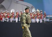 Tegas dan Berwibawa, Pangdivif 2 Kostrad Jadi Sorotan di Panggung Monas