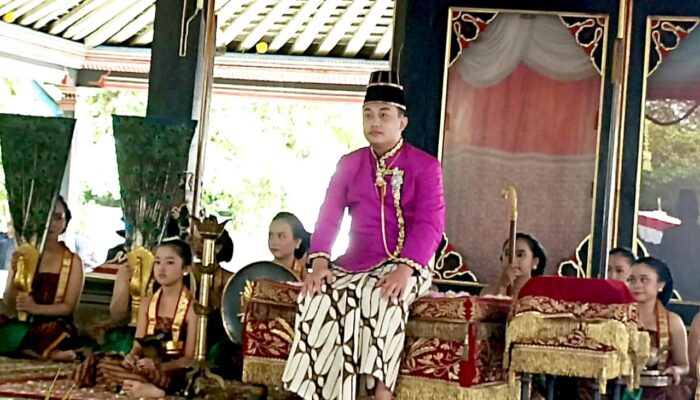 Pakoe Boewono XIV Dikukuhkan di Watu Gilang
