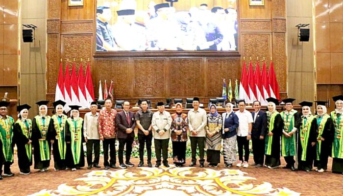 Stunting Turun, Beasiswa Naik, Wabup Bojonegoro Bakar Semangat 137 Wisudawan STIKes Rajekwesi