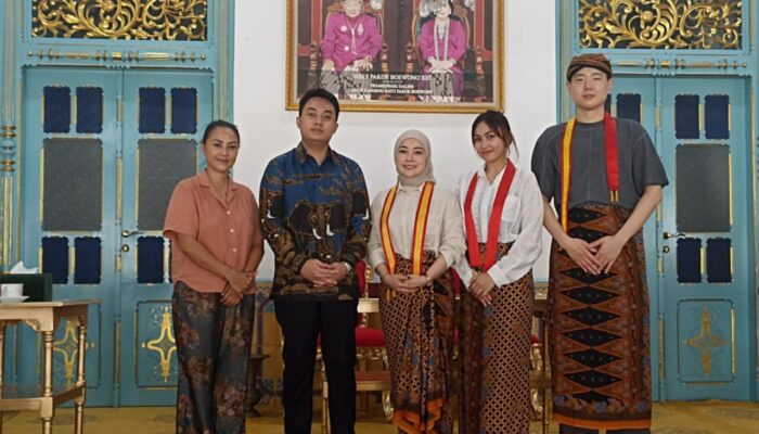 PB XIV Bicara Manuskrip, Hukum Adat, dan Masa Depan Keraton