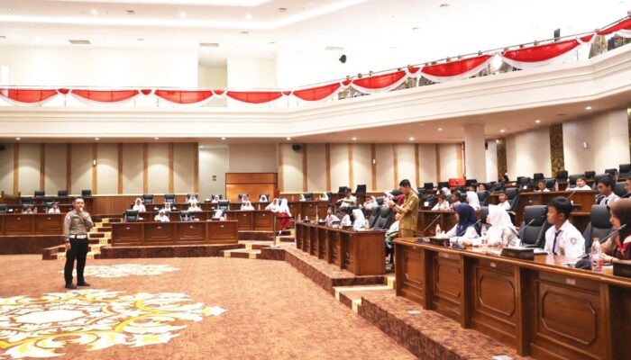 Pertama Kali Masuk Ruang Paripurna, Pelajar Bojonegoro Ini Ungkap Pengalaman Seru