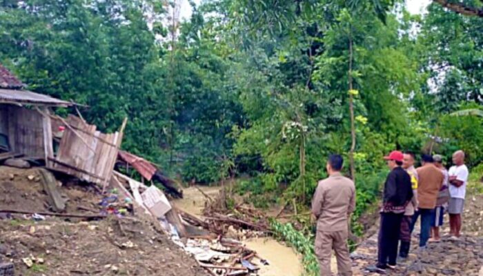 Bencana Mengintai Bubulan Bojonegoro, Excavator Dikerahkan Tengah Malam