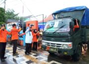 Pemkab Bojonegoro Berangkatkan 8 Truk Bantuan ke Sumatera