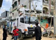 Adu Nyali di Lokasi Banjir Aceh, Brimob Amankan Perbaikan Jaringan PLN