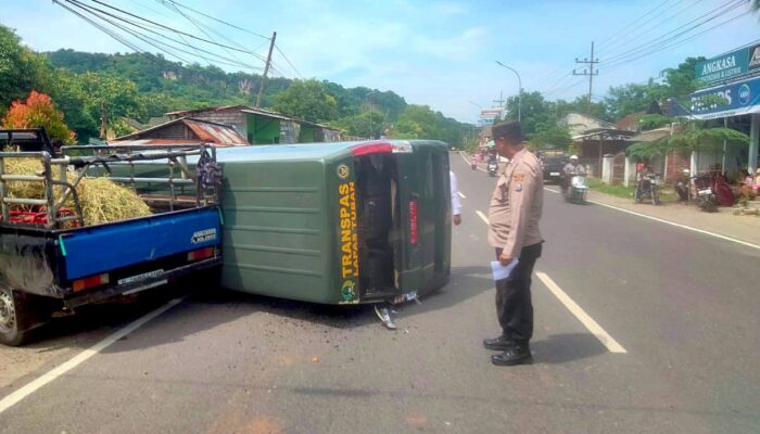 Gagal Hindari Pejalan Kaki, Mobil Tahanan Tabrak Pikap di Tuban