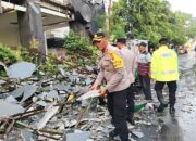Pasar Malam Megilan Lamongan Porak-Poranda Diterjang Angin Kencang