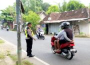 Pagi Hari Tanpa Macet, Ini Aksi Polsek Sugihwaras Bojonegoro di Jalan Raya