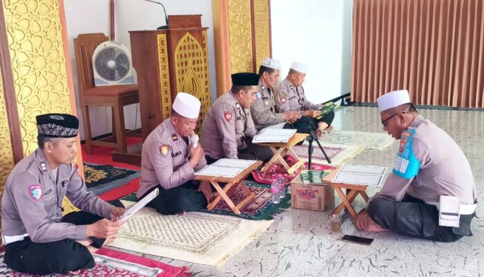 Bangun Polisi Berakhlak dan Profesional, Polsek Buduran Sidoarjo Gelar Khotmil Qur’an