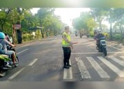 Depan SMPN 1 Balen Bojonegoro Jadi Fokus Pengaturan Lalin Polisi